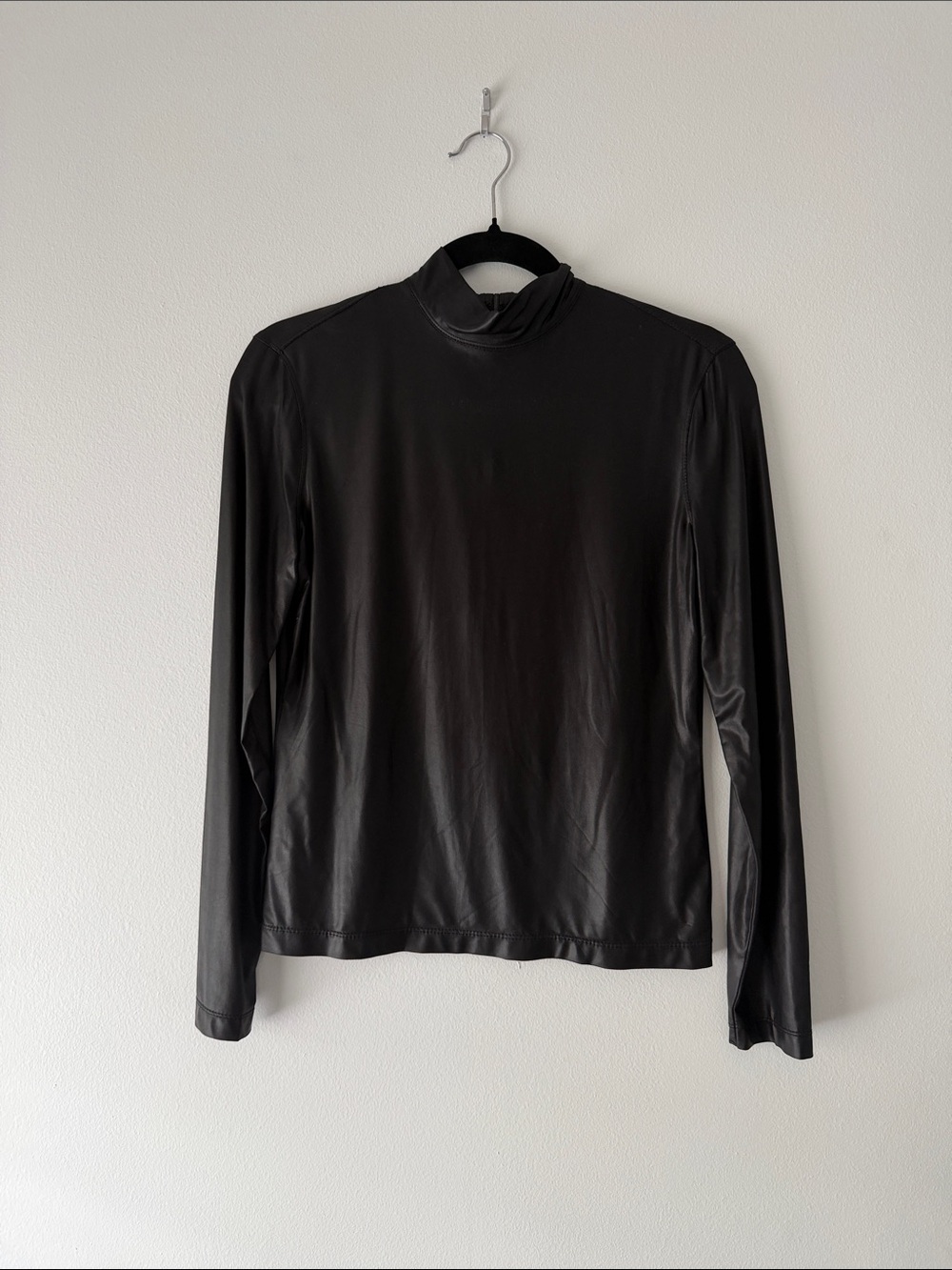 Max Studio Black Shiny Long Sleeve Top